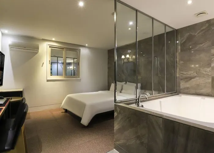 Hotel H2